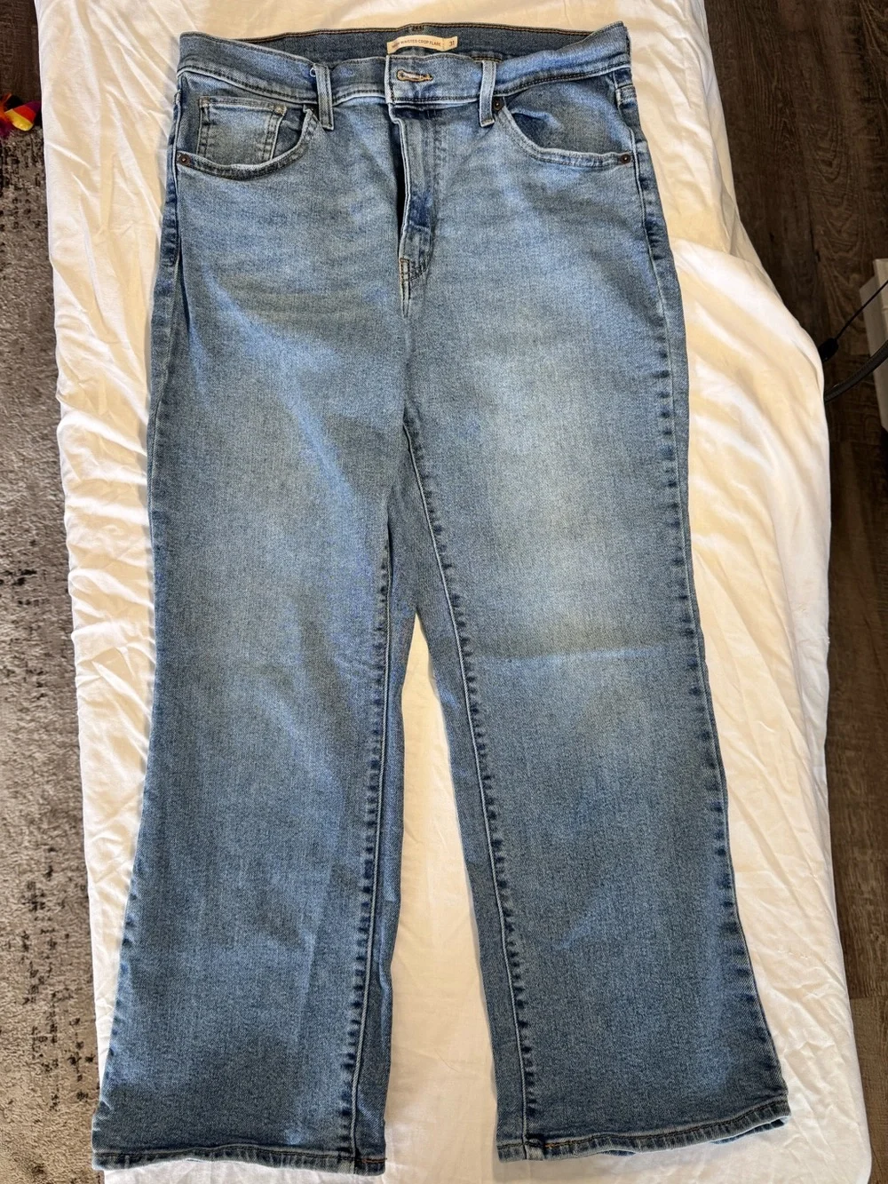 Levi’s High Waisted Crop Flare- Women’s Size 31